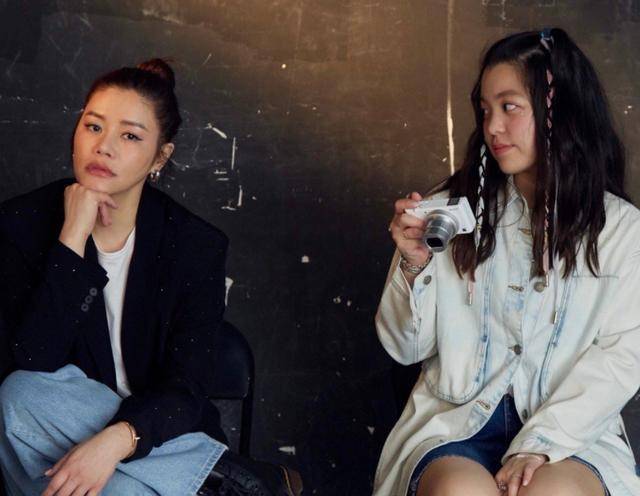 为继母庆祝母亲节,与生母已经20年无同框_钟嘉晴_章小蕙_范姜