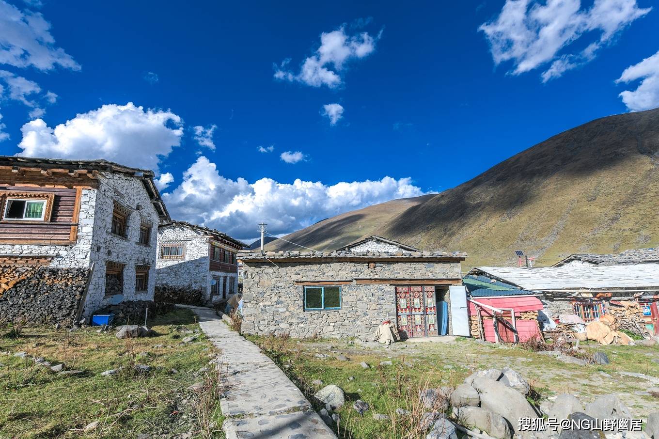四川最后的香格里拉：仅有600人的藏寨，保存一座百年古刹！