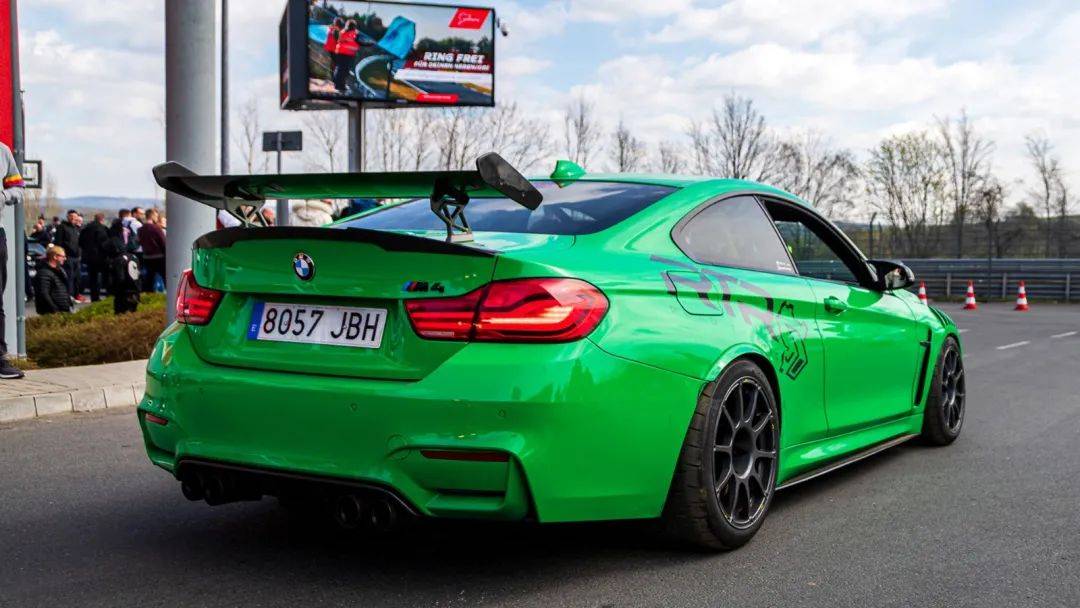 最后我用一张照片来总结这次karfreitag,就像上图,前面一台本田civic