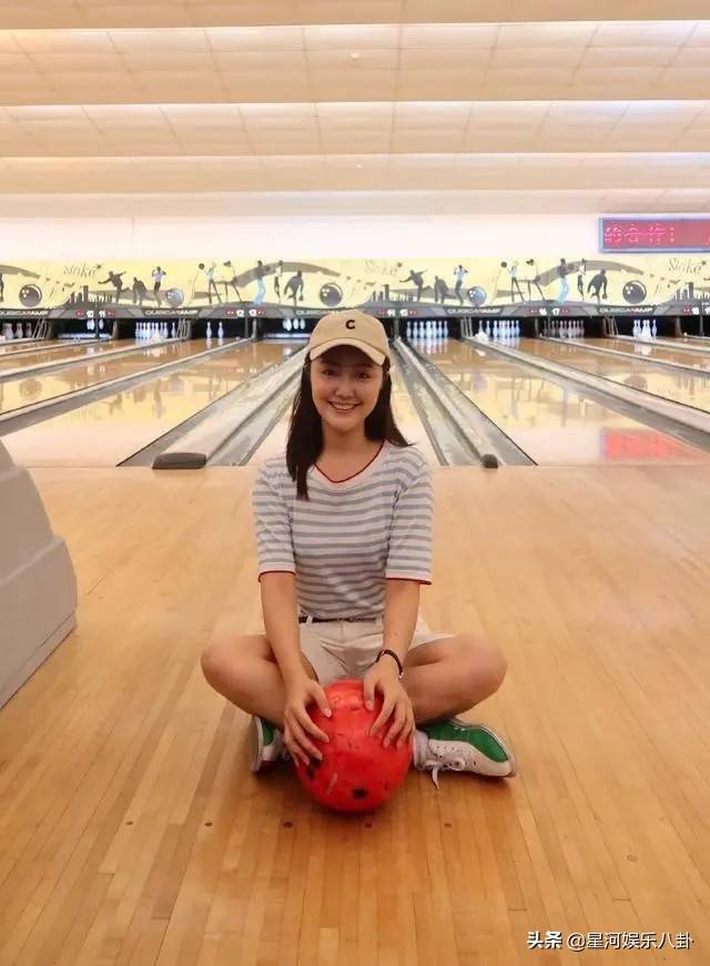 原创点读机女孩高君雨近照曝光与央视主持撒贝宁小尼合影温婉可人