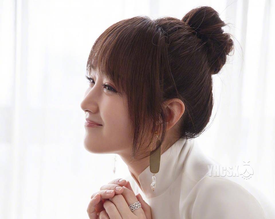 杨钰莹的侧颜有多美?