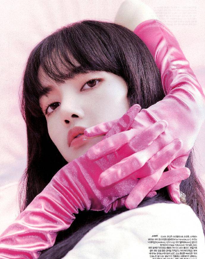 原创lisa受骗人美心善不追究衣品如人品少女心爆棚浪漫粉泰味十足