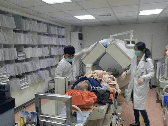 对于他大家可能不是非常的了解,简单的介绍一下,作为台湾喜剧泰斗的他