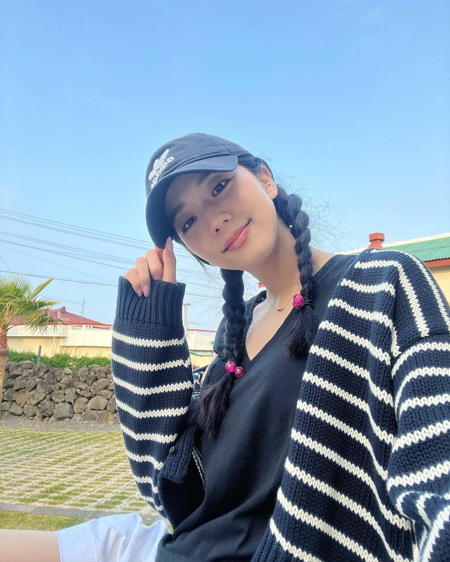 可爱青春魅力,blackpink智秀变身"济州女孩",夏日麻花辫少女_金智秀