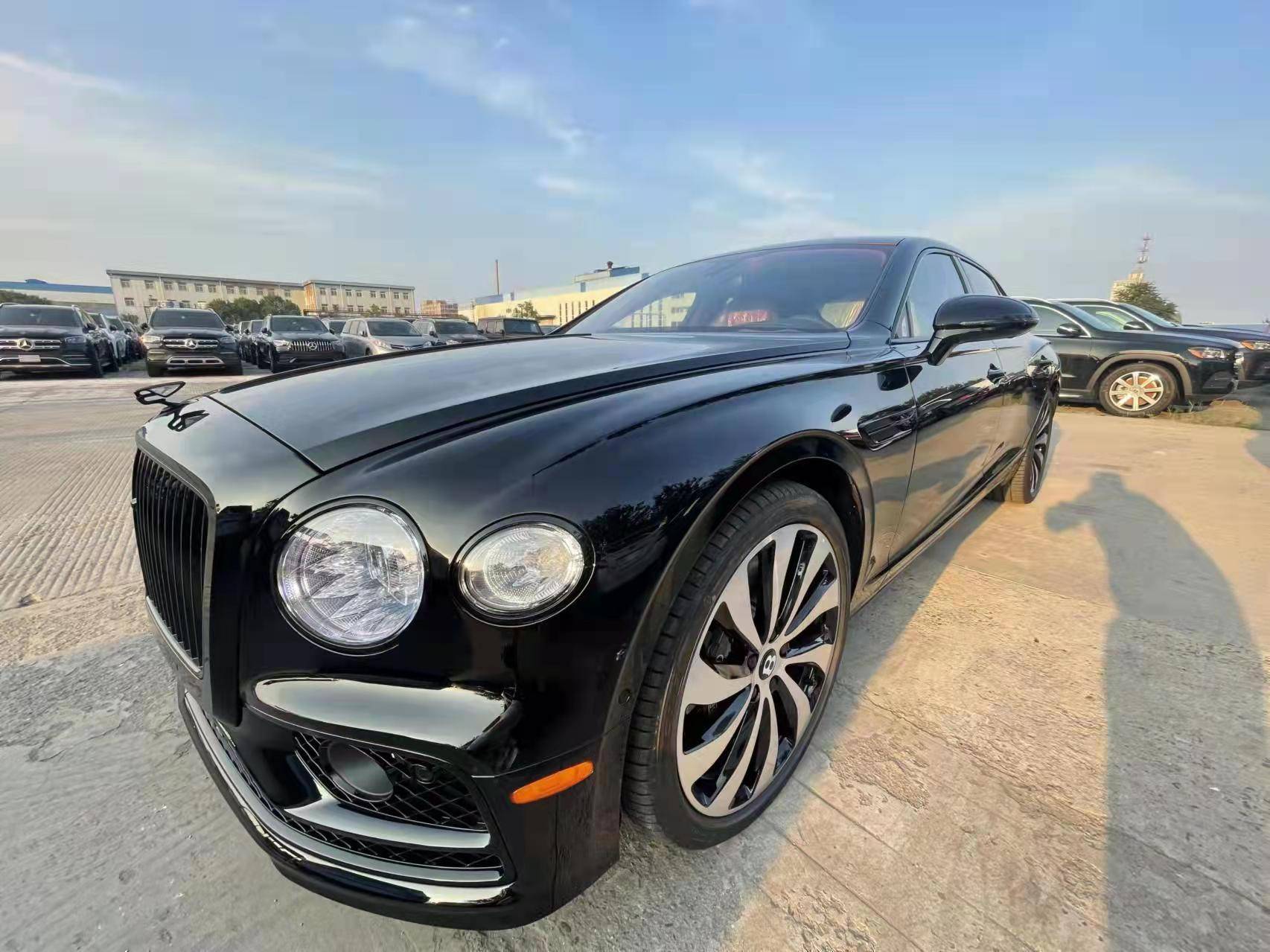 宾利飞驰鲸鱼黑热刺红2022款40t美规版