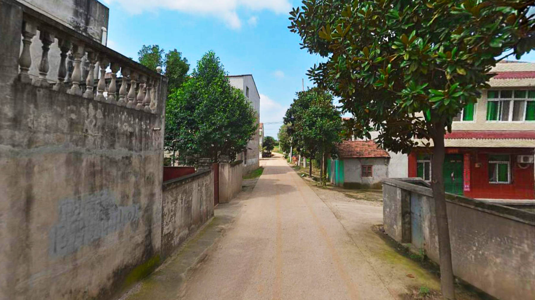 只剩老人居住的乡村建在武汉蔡甸城郊斑驳民房像20年前的光景