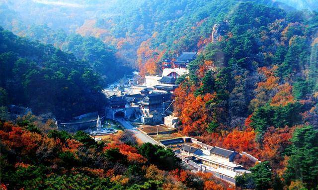 鞍山值得去的景区，由近千座状似莲花的奇峰组成，有东方明珠之称