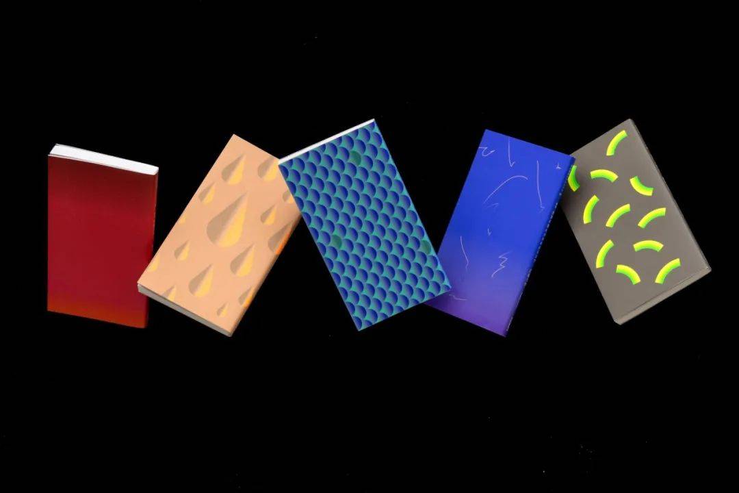 武藏野美术大学今年的新海报是谁设计的呢 術館 加藤 视觉