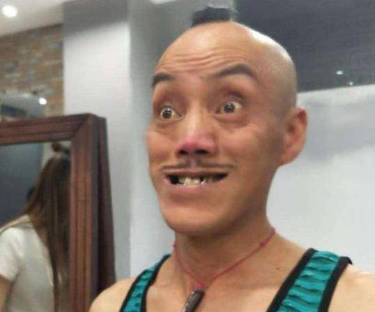 因撞脸光头强走红,人丑还娶上娇妻,如今人气下滑现状让人唏嘘!