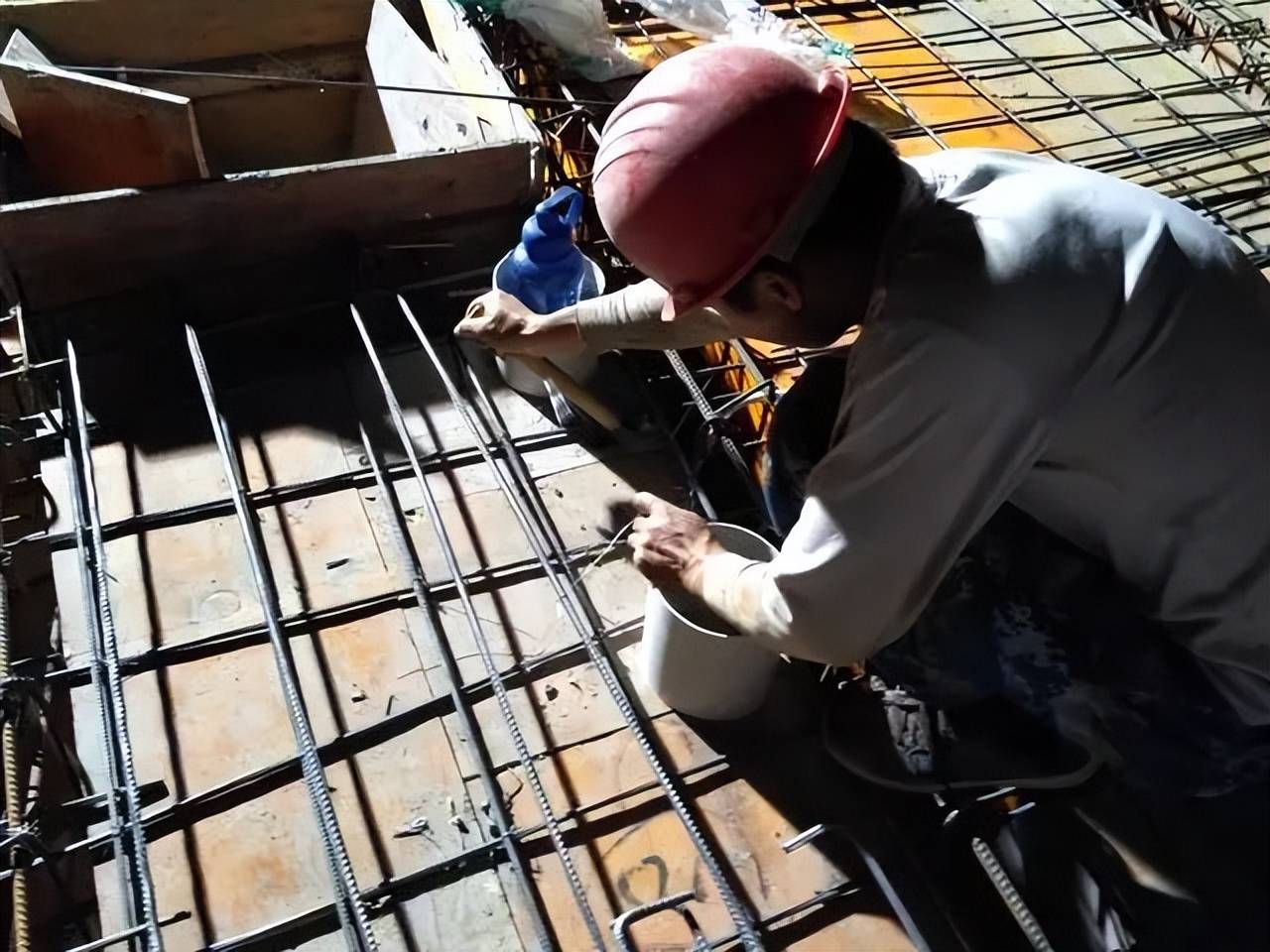 建筑水电工有多苦看看这些现场照片就知道了给多少钱都不干了