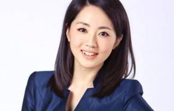 央視美女主持,認真工作24年兢兢業業,今46歲嫁人被格外寵溺_楊丹_丈夫