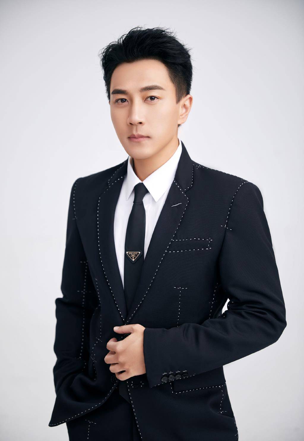 原创杨幂夜赴美容院后刘恺威晒照颜值抗打网友评论太可笑