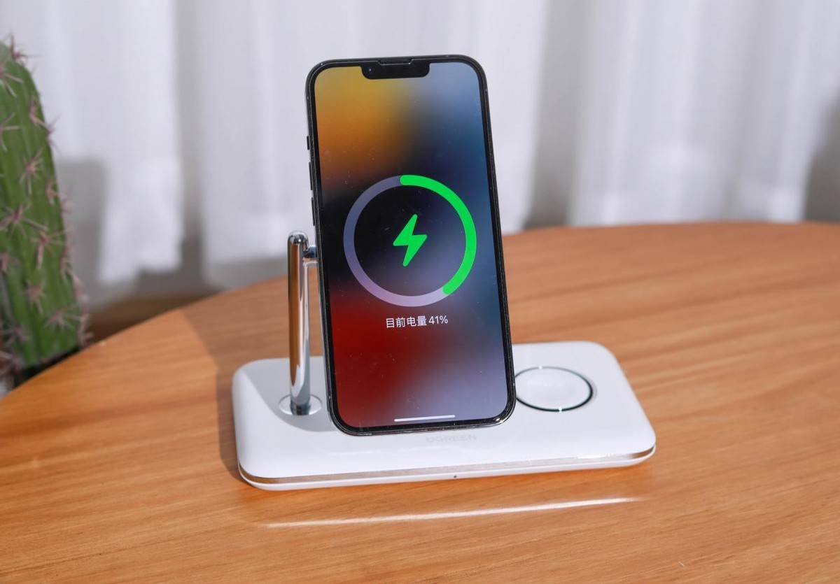 能否成为年度苹果无线充之王绿联三合一磁吸无线充上手体验