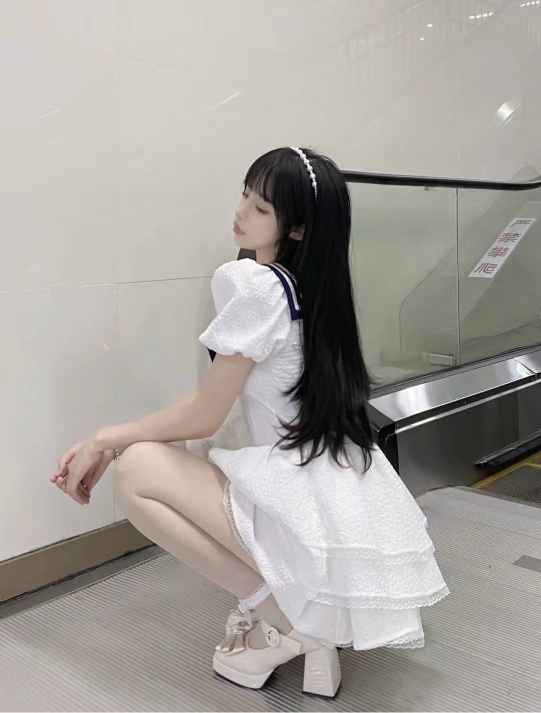 原创夏天女生穿小白裙搭配什么上衣和鞋子好看