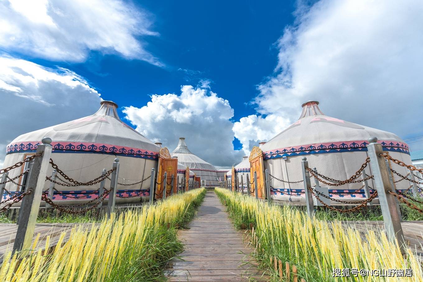 呼伦贝尔最大度假村：独享无垠的草原风光，给你超赞的草原之旅！
