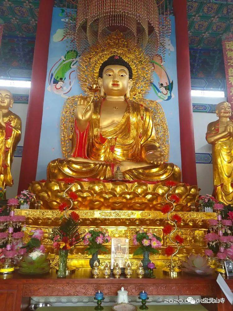 高耸入云八仙庇佑八宝灵山寺