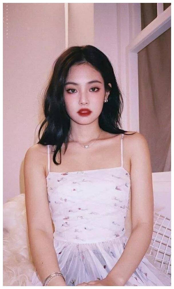 原创肉肉女孩的穿搭模板金智妮来啦可甜可御百种风格轻松驾驭起来