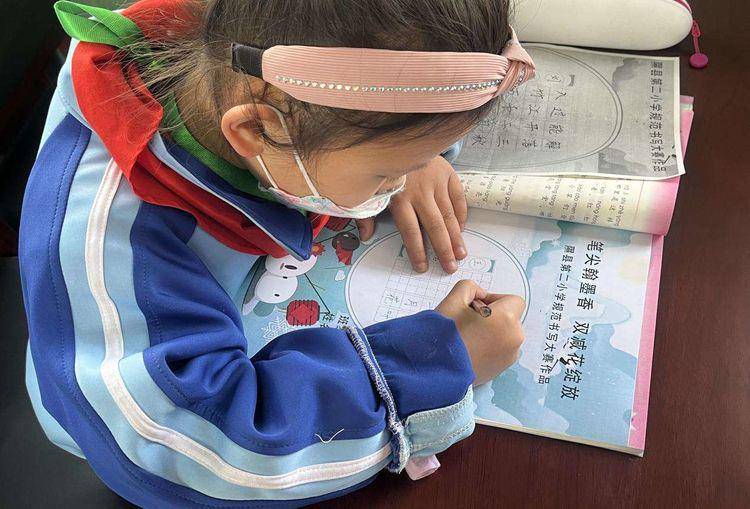 笔尖翰墨香 双减花绽放:隰县第二小学举行规范书写大赛