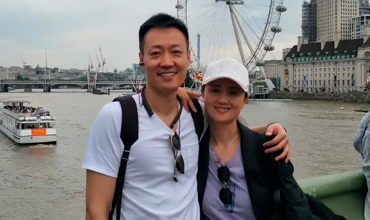 原创辛柏青娶大学初恋朱媛媛相爱28年无绯闻老婆生娃他偷偷哭泣