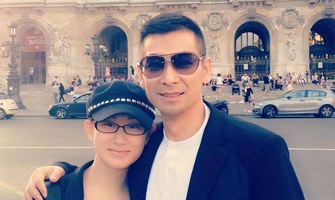 原创赵文卓转发妻子动态夫妻恩爱16年无绯闻6岁女儿最像爸爸