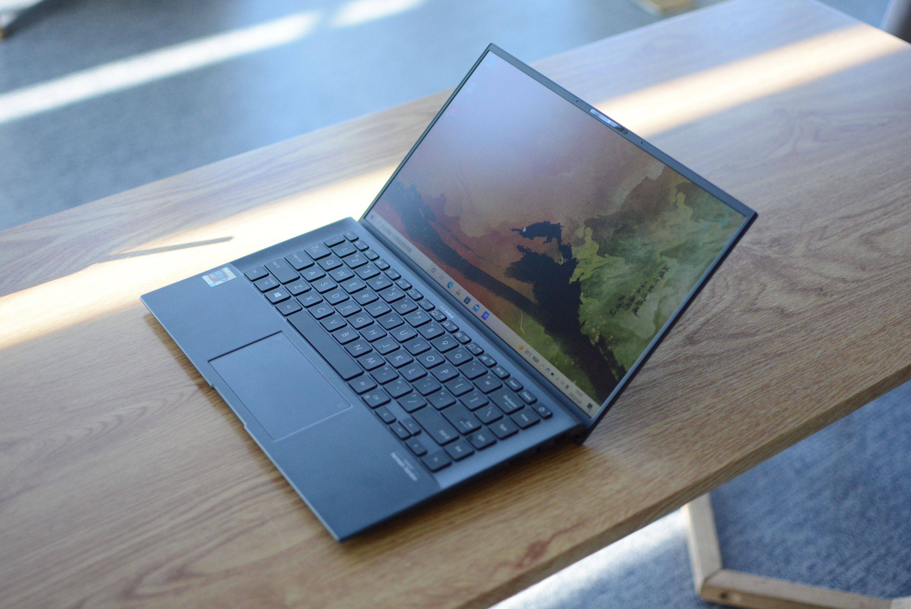 不足1kg的14英寸轻薄旗舰本华硕灵耀x凌锋评测商务办公利器