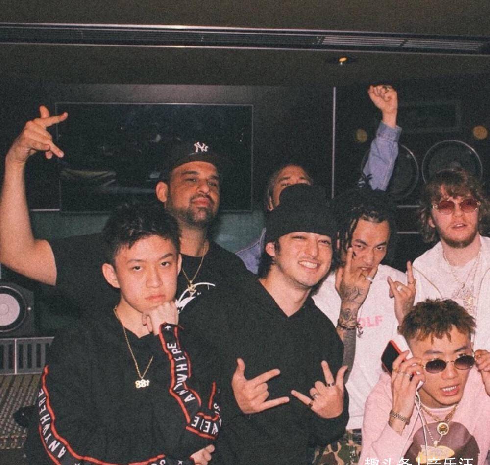 再之后更高兄弟被88rising签下逐渐走向国际市场后,马思唯以及整个