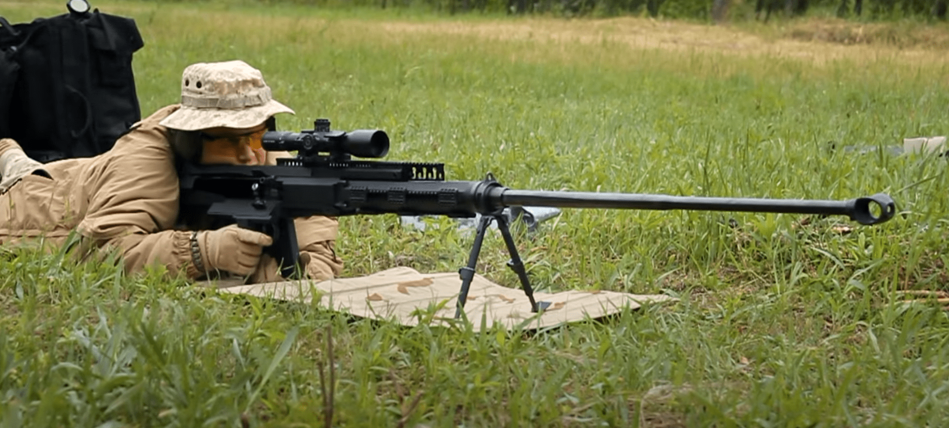 为了配合14.5mm的大威力,m3的枪管长1630mm,当然重量也飙到了21公斤.