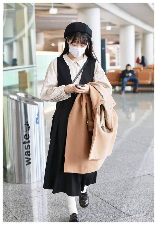 22岁星女郎徐娇穿学生装现身,素颜戴口罩难遮美貌,萝莉气质绝了_少女