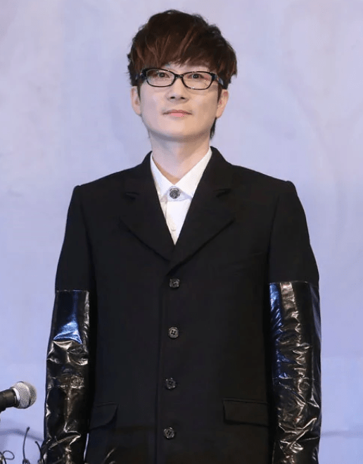 家境富可敌国,分手后她靠出演《顶楼》翻红_李智雅_徐太志_洛根李