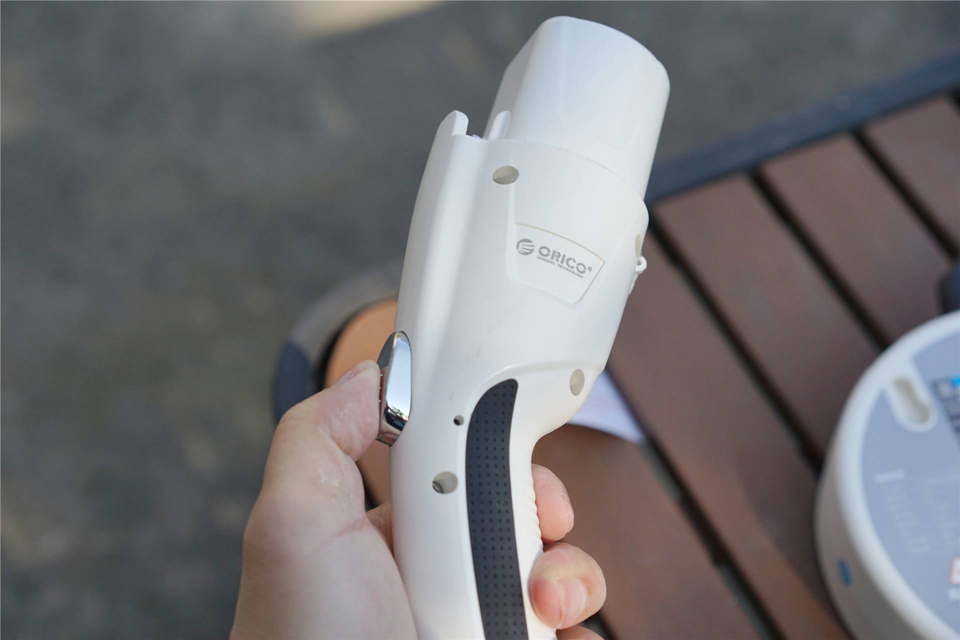 壁挂便携两用显著提升用车体验的奥睿科16a便携式充电枪体验