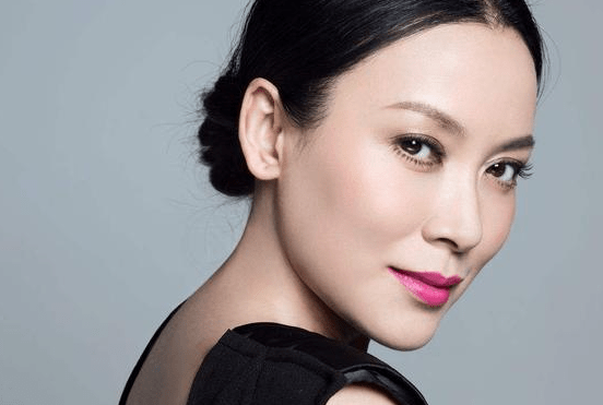 她26岁获百花影后,出道25年零绯闻,如今45岁与丈夫低调幸福相守_刘欣