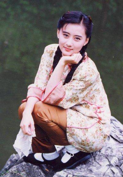 周星驰痴迷的她结婚8年不生娃被富商甩46岁称想当少女