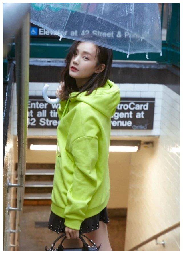 圈里谁都带不火的体寒女,穿"雪地匡威"来机场,这款式目测要火_李一桐