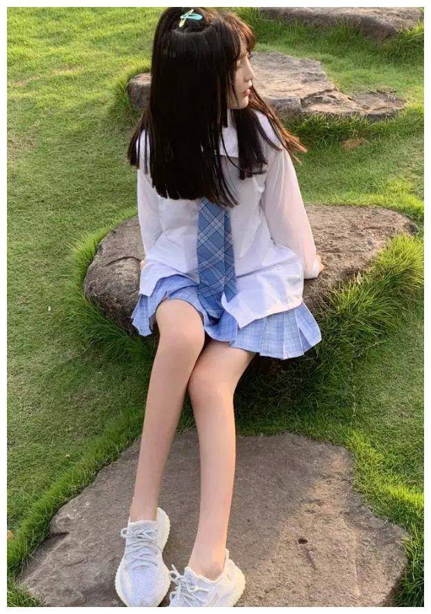 原创有种p图叫杨清柠穿校服凹出一双11号腿腿直的不真实