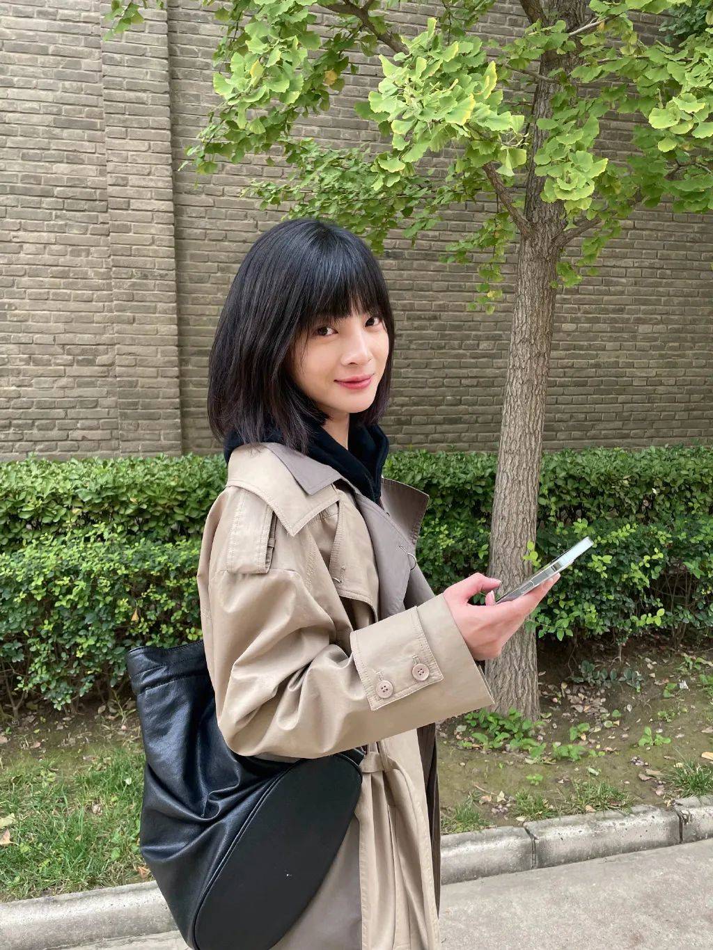 盲战杨杏的冷艳写真肤白貌美大长腿魅力不可小觑