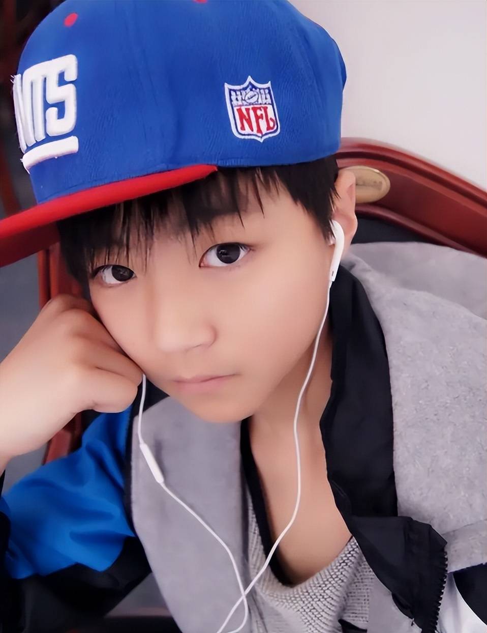 放弃事业和自我,母亲对王俊凯"平凡的爱",让他7年成顶流_龚声宏_儿子