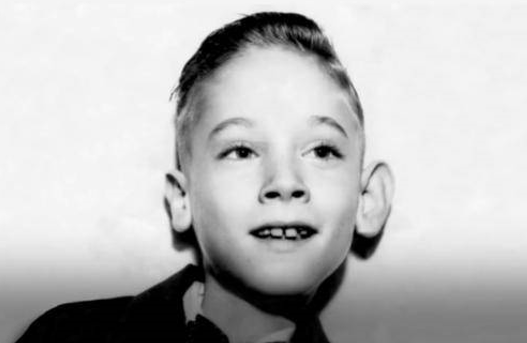 小时候的保罗·亚历山大当他决定回家休息时,问题便出现了.