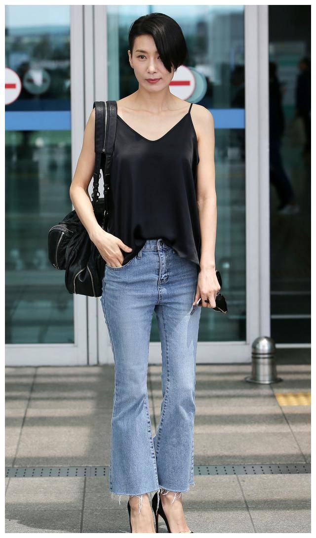 46岁金瑞亨换发型,穿男士西装配领带又美又飒,风格转变相当惊艳_黑色