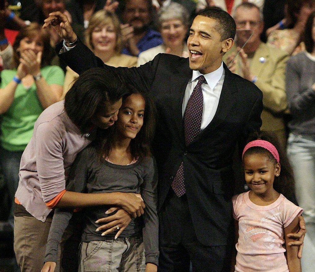 奥巴马21岁女儿和男友甜蜜亮相!