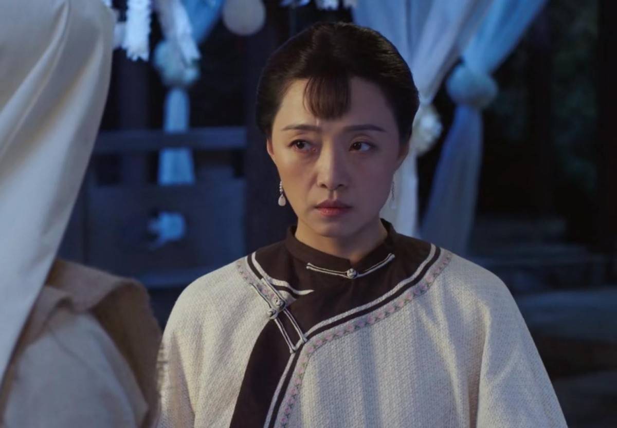 梁林琳在诠释这一角色时,对于人物的状态把控得十分到位,她的装扮相对