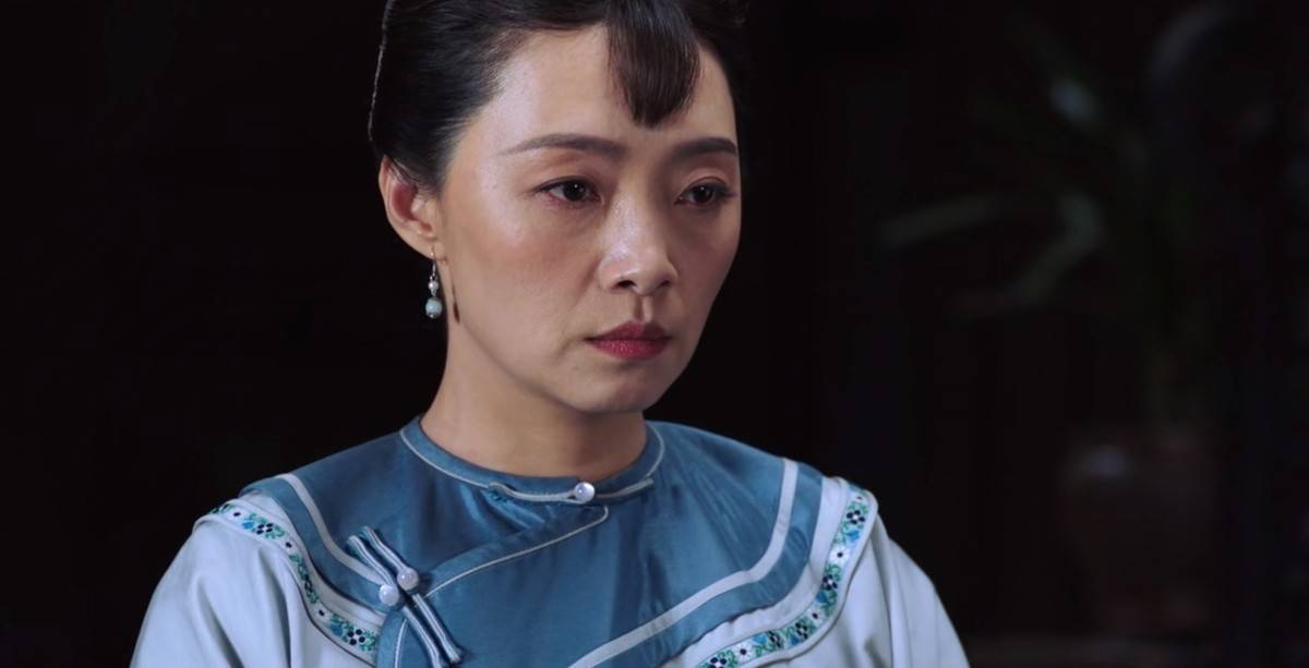 原创亮剑秀芹新剧大变样烈焰红唇配民国装40岁美出新高度