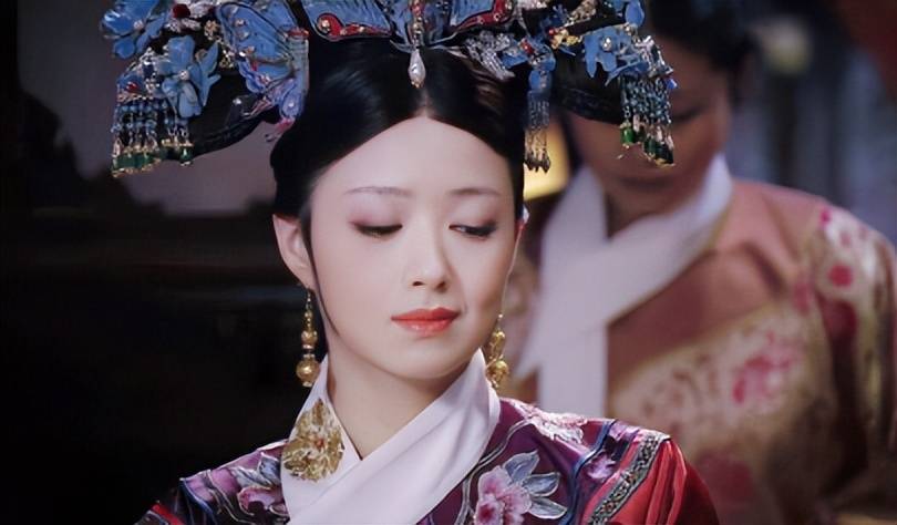 后来蒋欣又有很多大美人角色,比如大众情人樊胜美,但对比她的古装剧