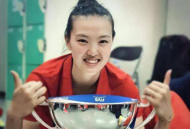 原创国内豪华版小彩娃成年后就参加国际大赛并与国际巨星隔网对轰