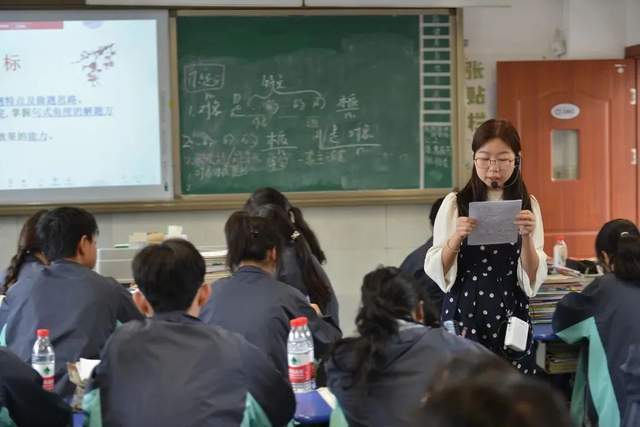 重庆市鱼洞中学语文教师石颖做有温度的引路人唤醒学生心灵成长