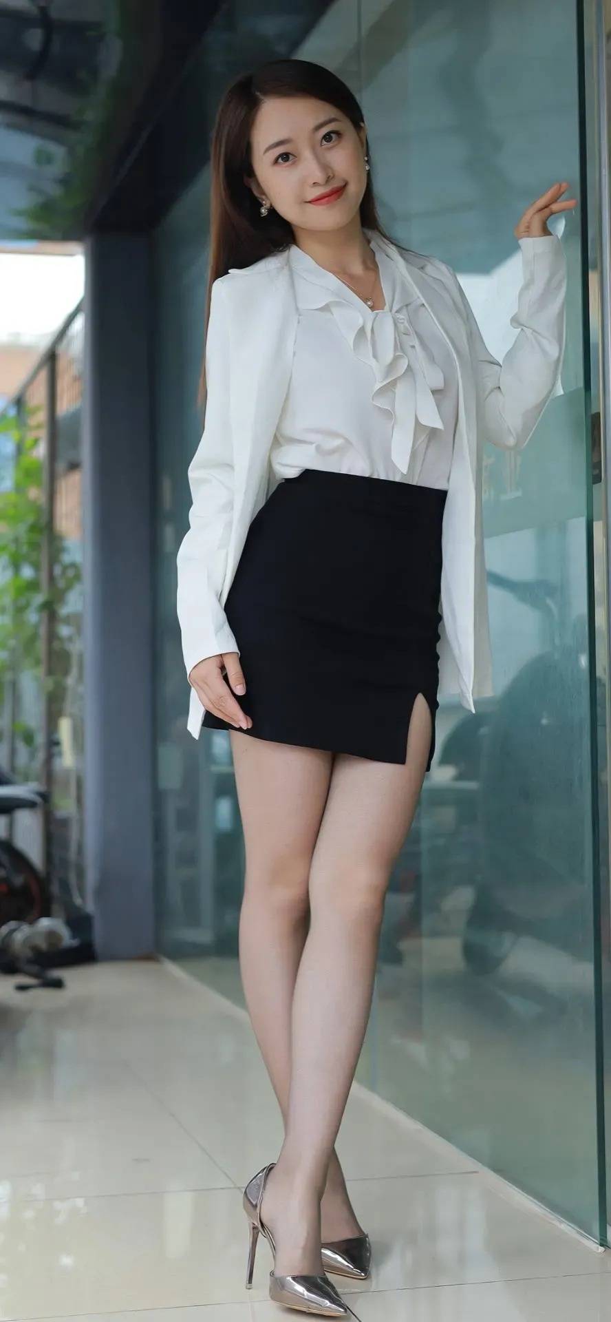 外穿白色西服外套,经典的黑白配永不过时_感觉_上身_高跟鞋