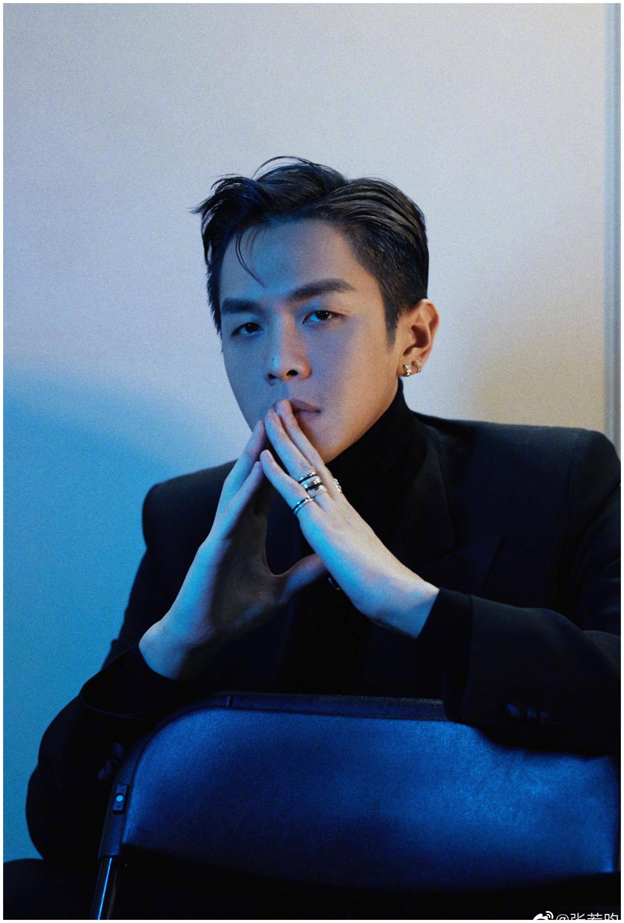 张若昀春季大片来袭,摇身一变花美男,冷酷脸魅力十足!