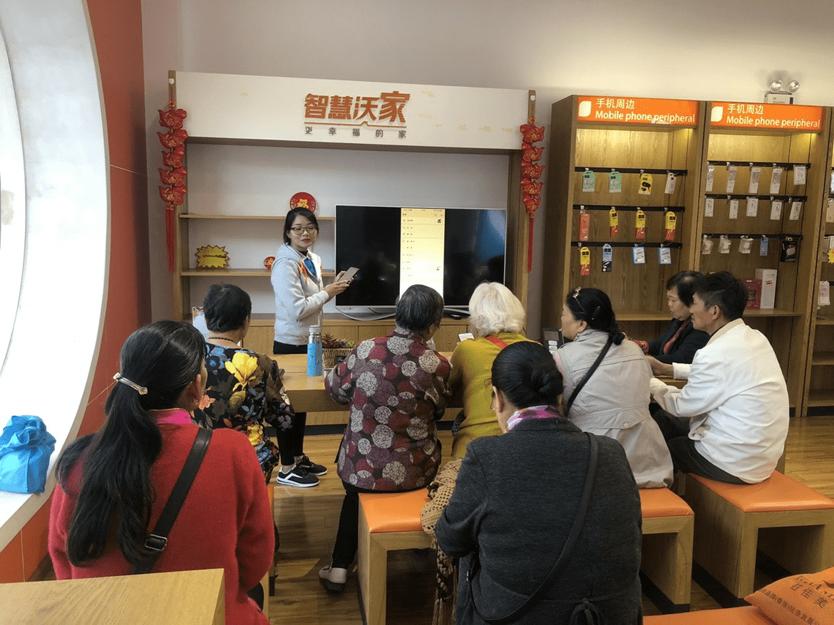 助力老年人跨越数字鸿沟云南联通适老化服务让银发族畅享科技红利