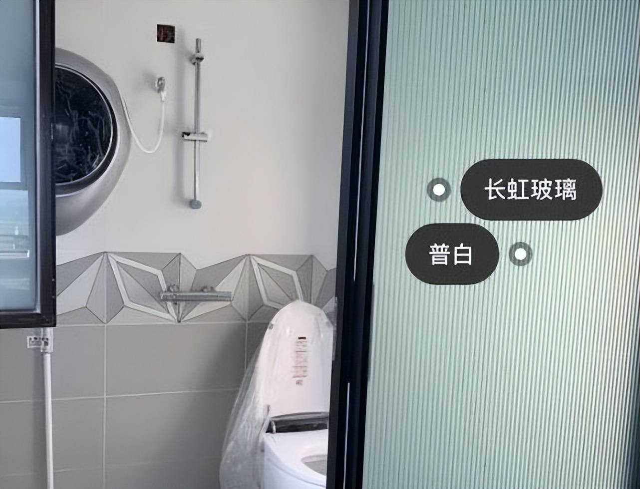 所以现在定彩虹玻璃门,如果要求厂家做超白系列,先考虑下自己的预算