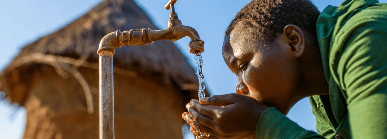 非洲地下水储量是地表的百倍,为何宁愿天天喝黄泥水,都不打井?