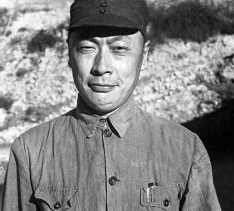 黄克诚自称体弱视力差，不愿当团长，陈毅表示：要得，调整一下_永兴_工作_刘乙光
